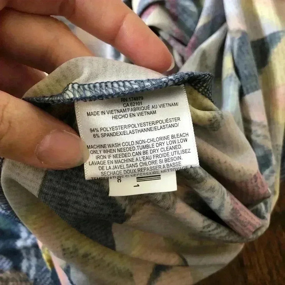 bcbgmaxazria Women’s M Geometric Sleeveless Deep V-Neck Flowy Dress - EUC!! - Picture 7 of 12